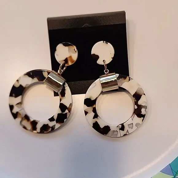 Fashion Earrings - Picture 1 of 1
